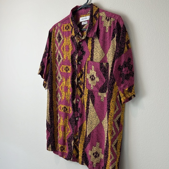 UO Urban Outfitters Diamond Stripe Short-Sleeve Rayon Shirt - Picture 7 of 13